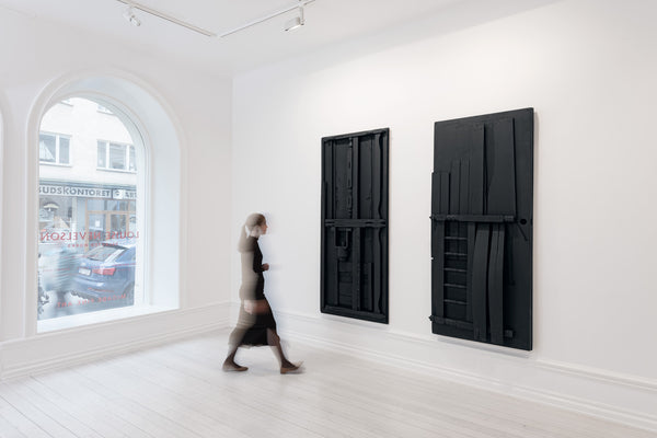 Left: Louise Nevelson, Untitled, 1976 ca, black painted wood, 84,6 x 37 in. (215 x 94 cm). Right: Louise Nevelson, Untitled, 1976 ca, black painted wood, 84,64 x 37 in. (213 x 95,5 cm) © Louise Nevelson / Bildupphovsrätt 2017